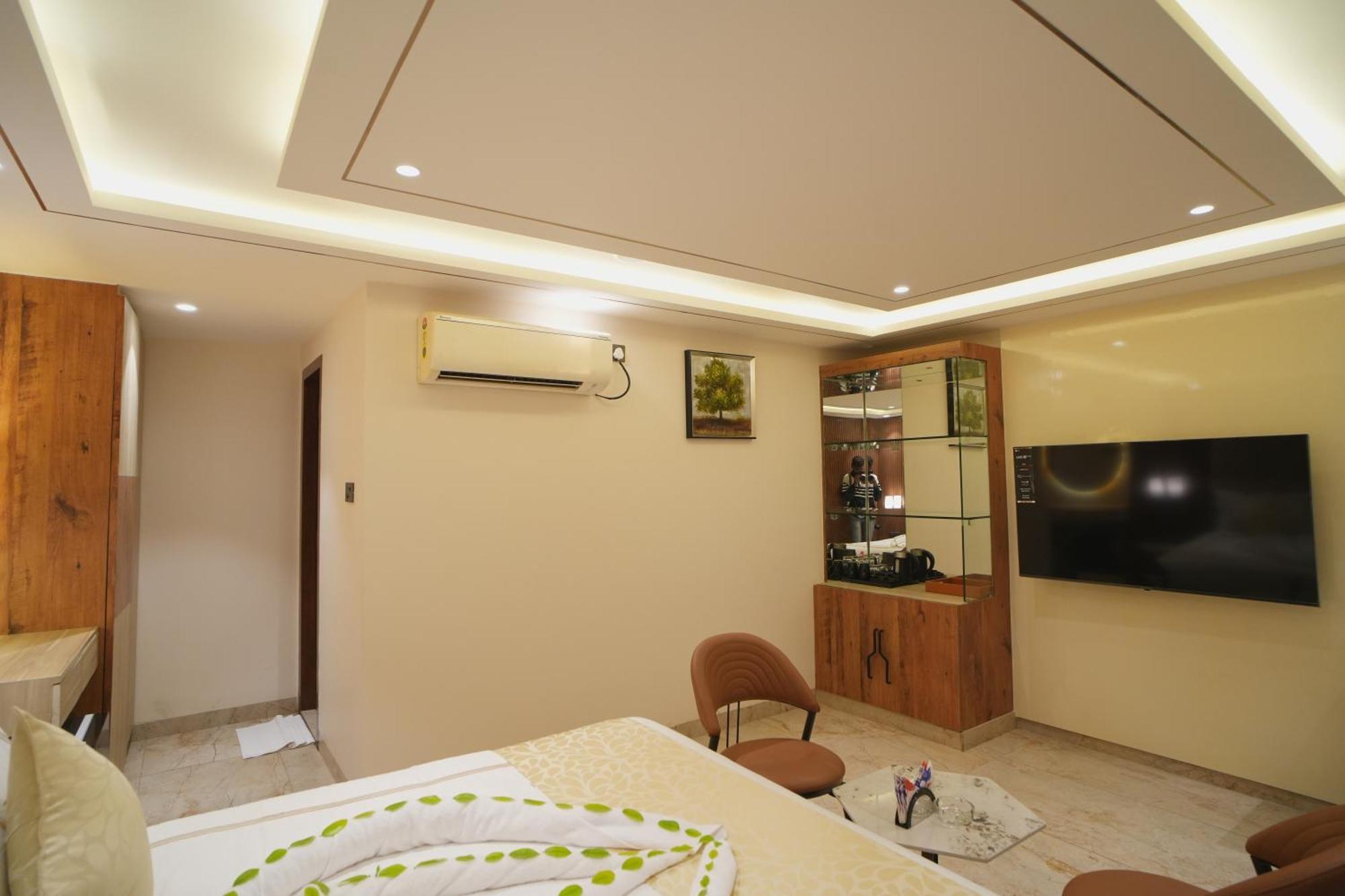 Готель Oriva Vinflora Residency - Nr Lv Prasad Hospital, Banjara Hills Гайдарабад Екстер'єр фото